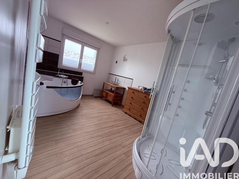 Maison - 143 m² - 7 pièces