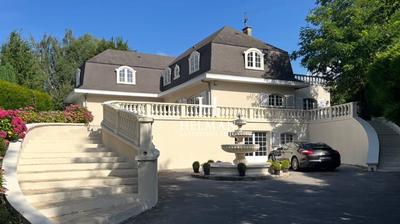 Maison - 344 m² - 12 pièces