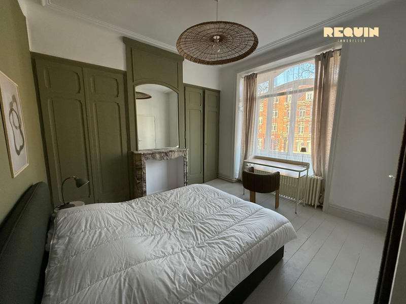 Maison - 230 m² - 9 pièces