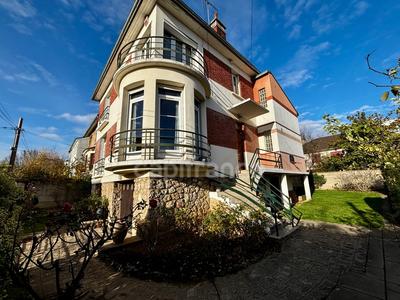 Maison - 188 m² - 9 pièces