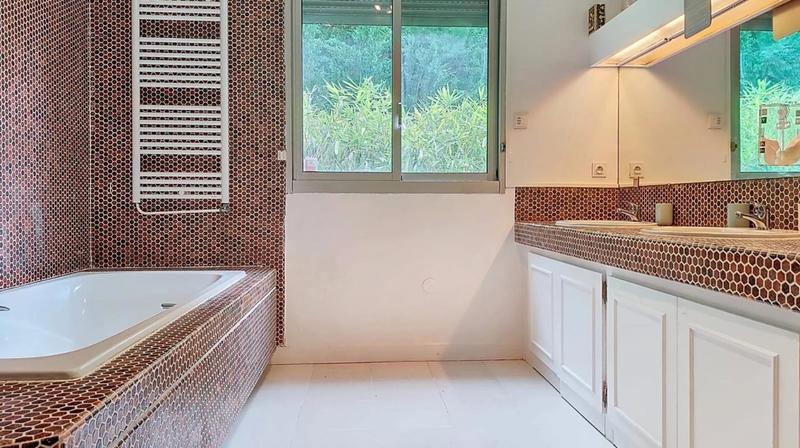 Propriété - 350 m² - 12 pièces