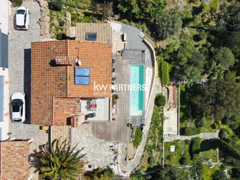 Propriété - 215 m² - 7 pièces