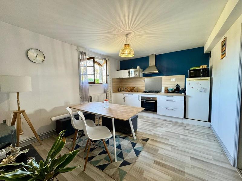 Maison - 254 m² - 9 pièces