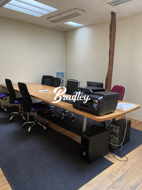 Bureau - 350 m² - 1 pièce
