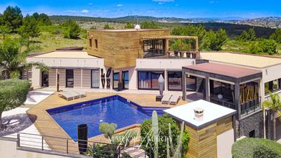 Demeure - 211 m² - 7 pièces