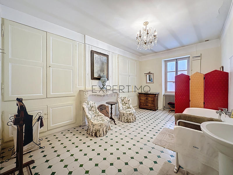 Maison - 255 m² - 8 pièces