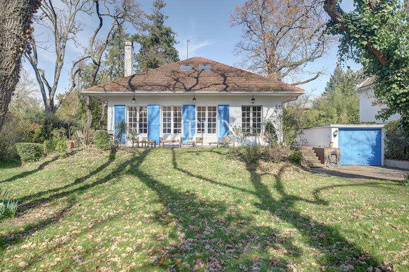 Maison - 250 m² - 8 pièces