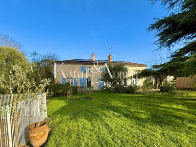 Maison - 201 m² - 7 pièces