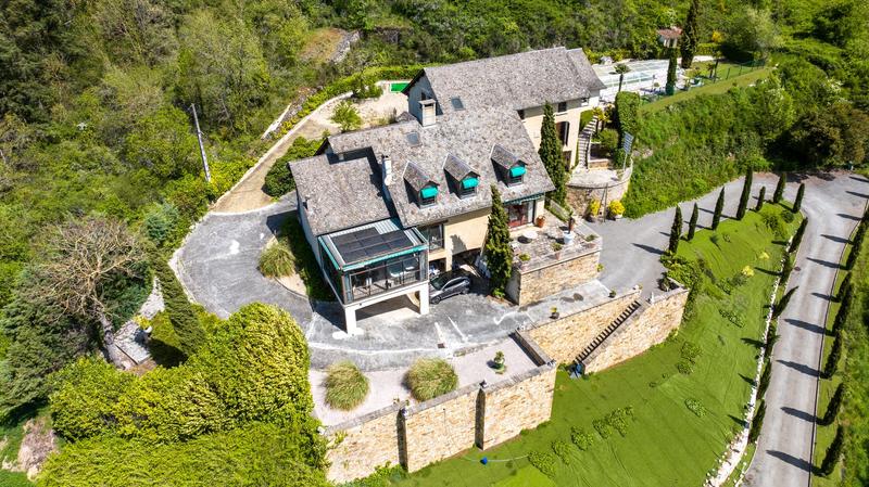 Maison - 600 m² - 12 pièces