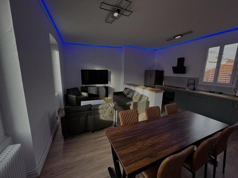 Appartement - 101 m² - 2 pièces