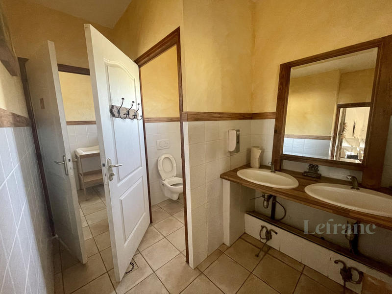 Maison - 300 m² - 10 pièces