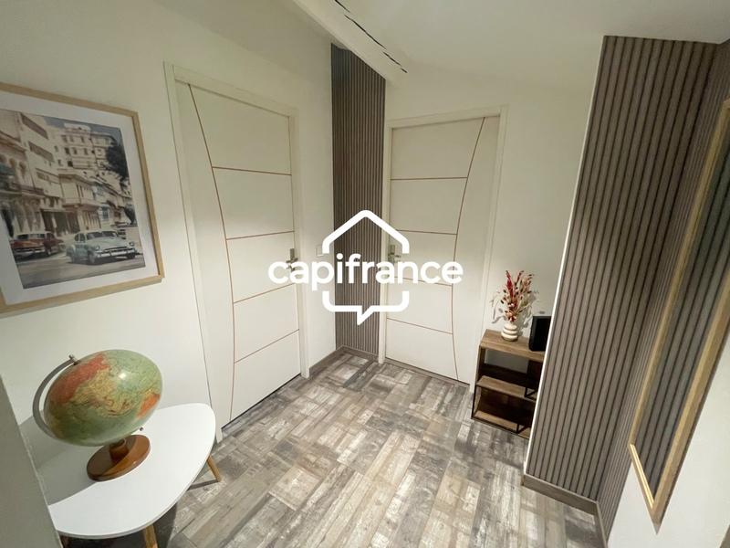 Maison - 181 m² - 9 pièces