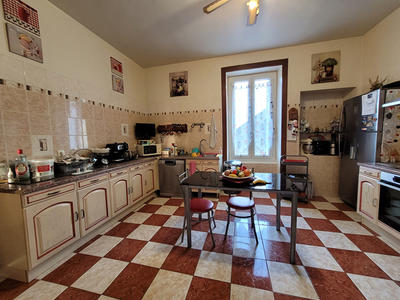 Maison - 244 m² - 8 pièces