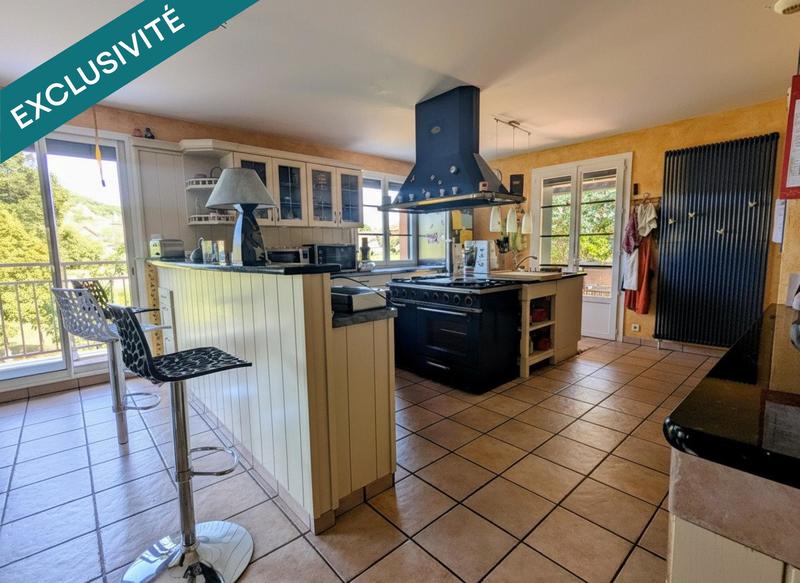 Maison - 320 m² - 12 pièces