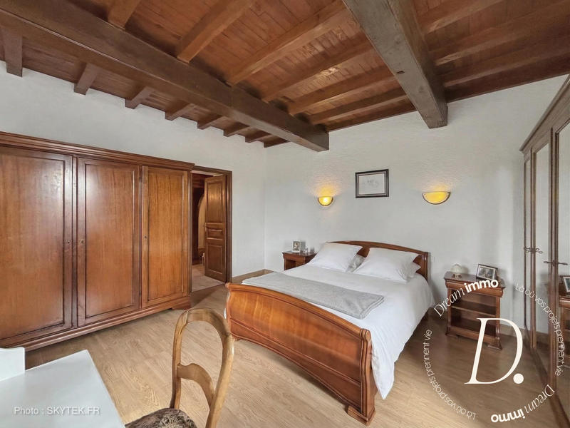 Maison - 280 m² - 6 pièces