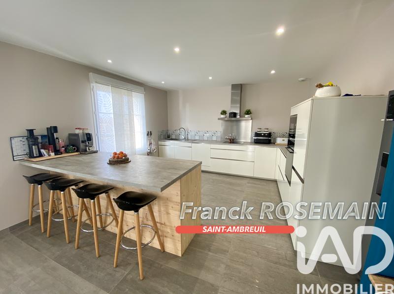 Maison - 260 m² - 10 pièces