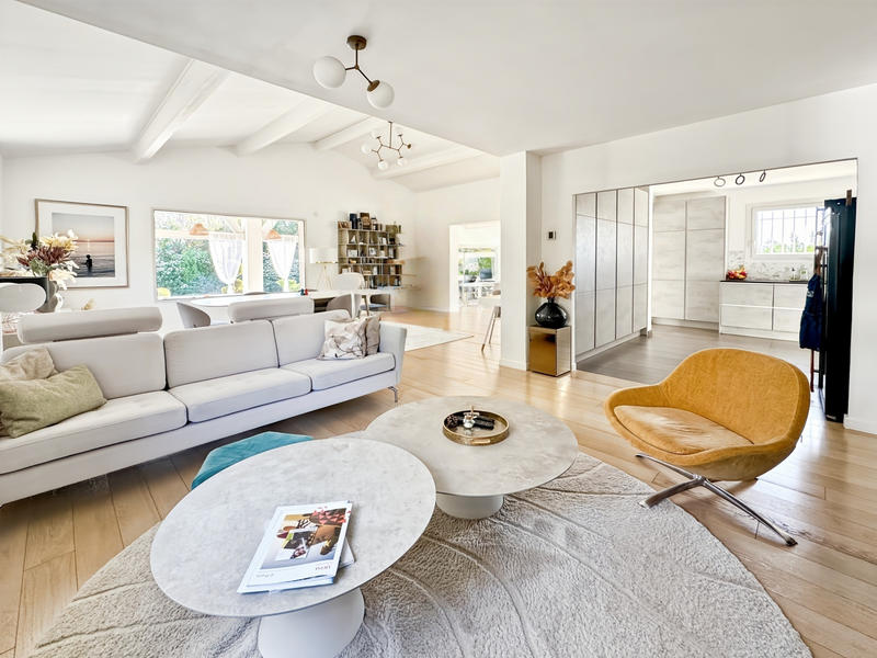 Villa - 256 m² - 9 pièces