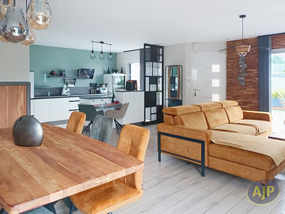 Maison - 95 m² - 3 pièces