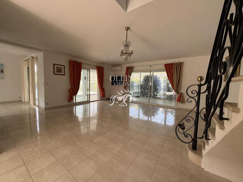 Villa - 208 m² - 9 pièces