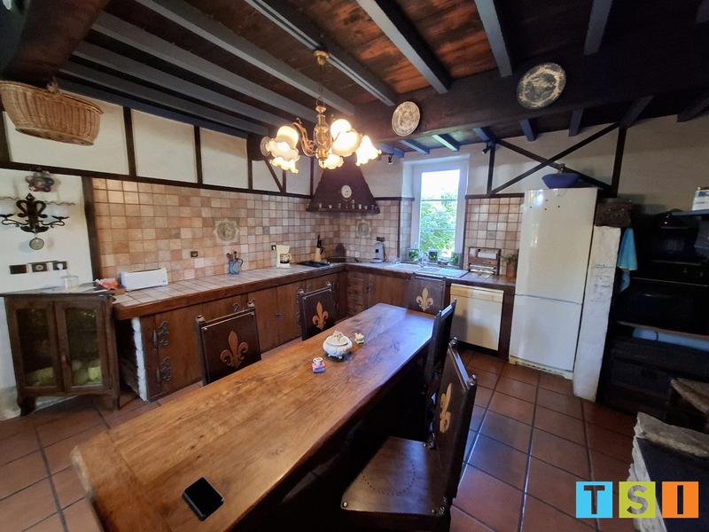 Maison - 270 m² - 6 pièces