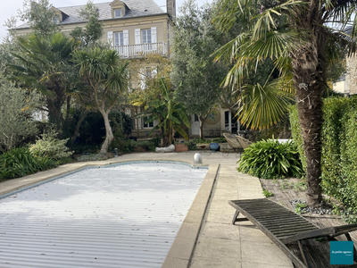 Maison - 224 m² - 8 pièces