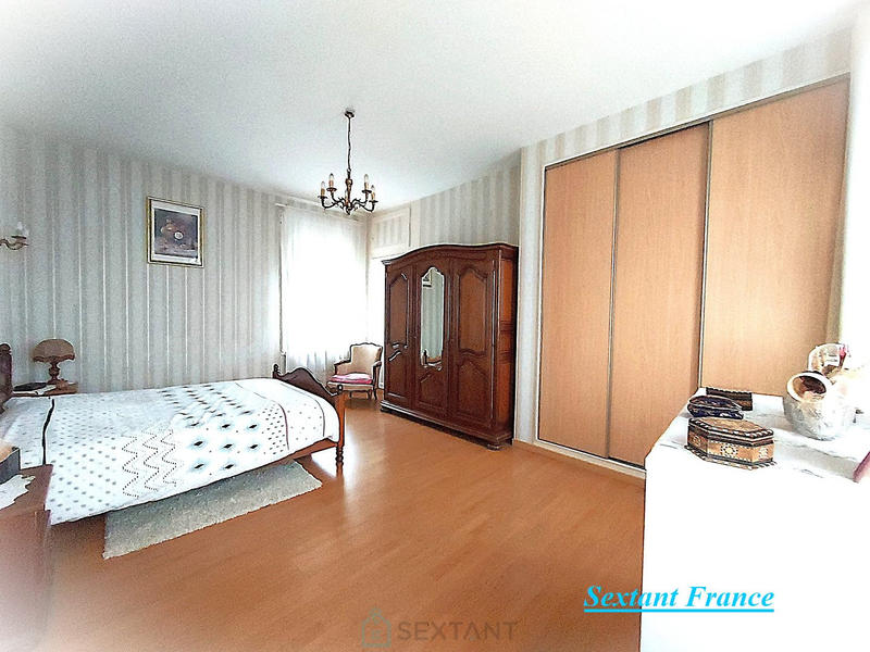 Maison - 158 m² - 8 pièces