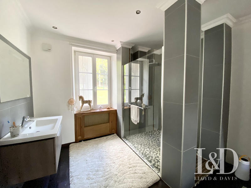 Maison - 340 m² - 10 pièces