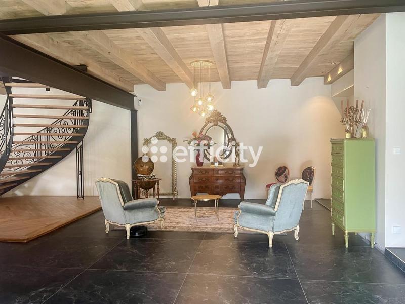 Maison - 550 m² - 5 pièces