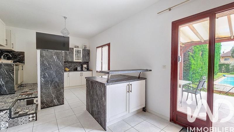 Maison - 204 m² - 6 pièces