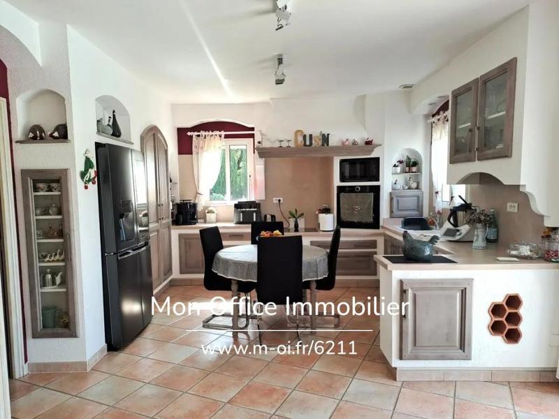 Propriété - 283 m² - 8 pièces