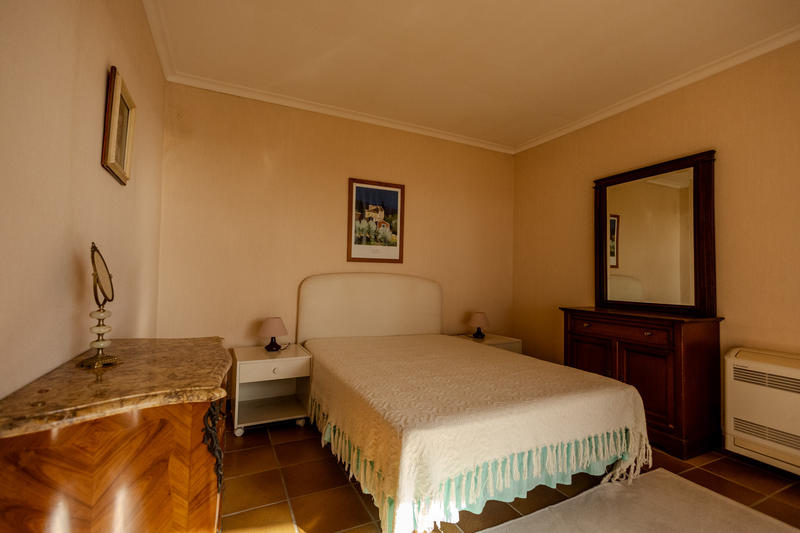 Maison - 250 m² - 5 pièces