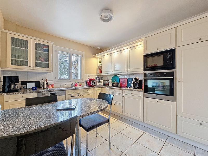 Maison traditionnelle - 107 m² - 7 pièces