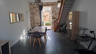 Maison - 242 m² - 9 pièces