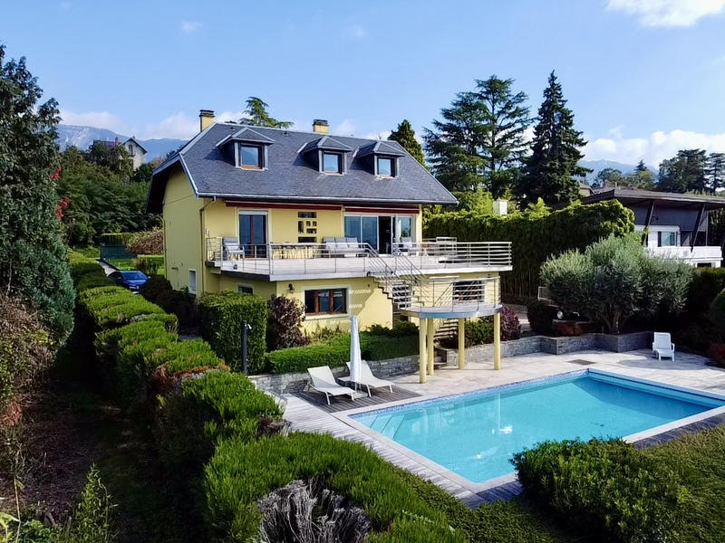 Villa - 217 m² - 8 pièces