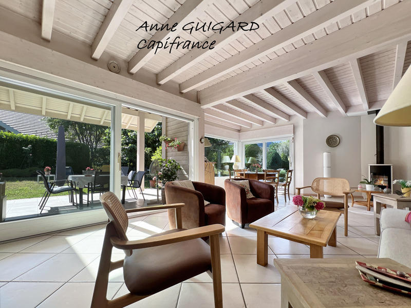 Maison - 232 m² - 7 pièces