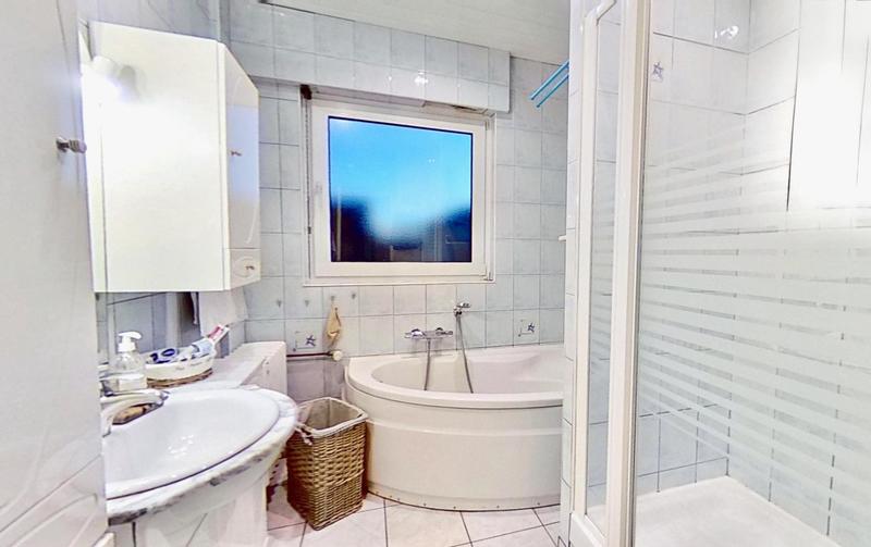 Maison - 236 m² - 10 pièces