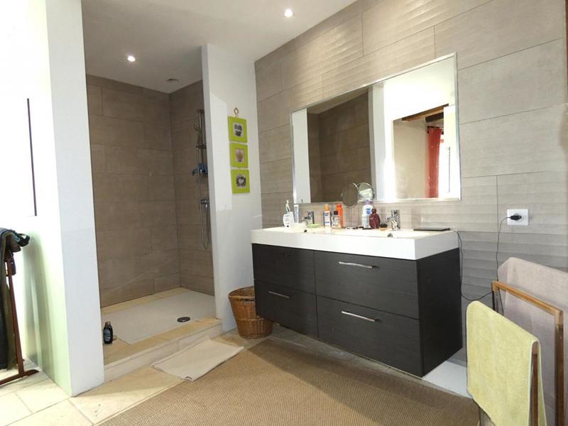 Maison - 260 m² - 6 pièces