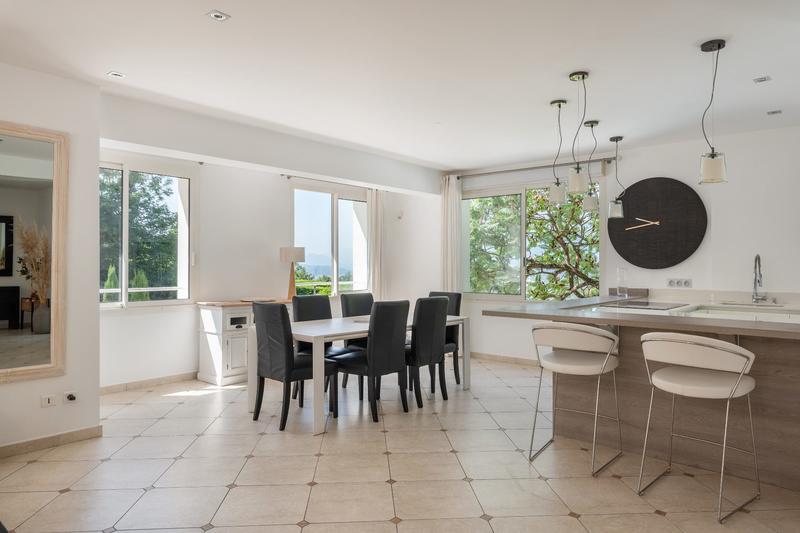 Maison - 335 m² - 8 pièces