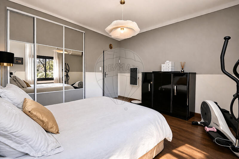 Propriété - 208 m² - 7 pièces