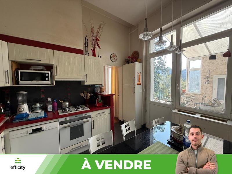 Demeure - 202 m² - 10 pièces