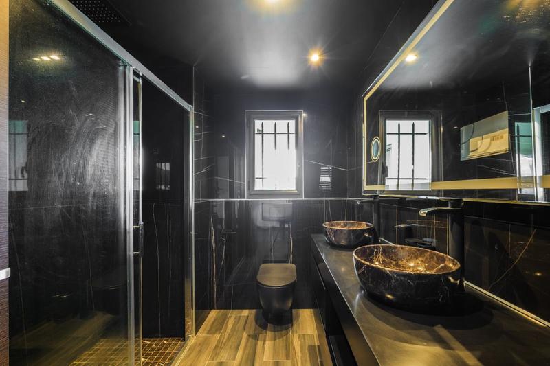 Maison - 250 m² - 6 pièces