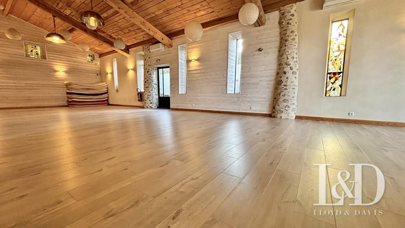 Bastide - 1 400 m² - 38 pièces