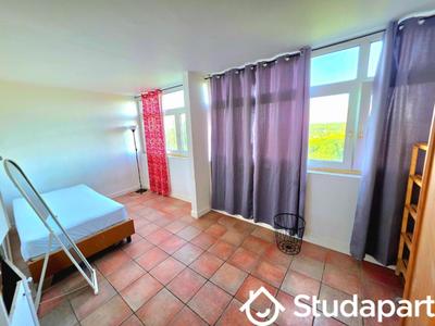 Chambre - 9 m² - 1 pièce