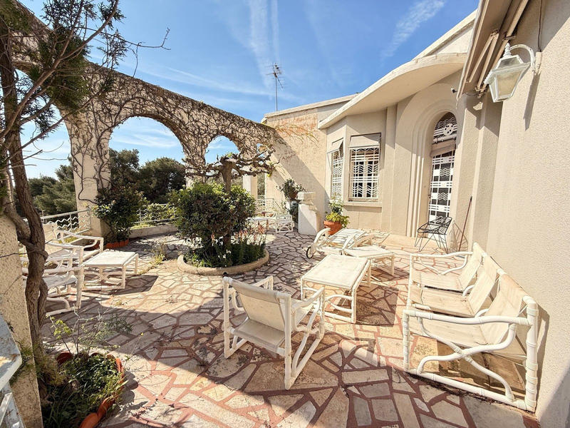 Maison - 244 m² - 8 pièces