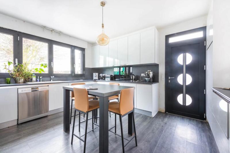 Maison - 200 m² - 8 pièces