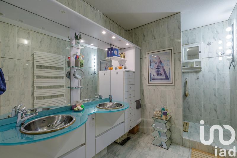 Maison - 216 m² - 6 pièces