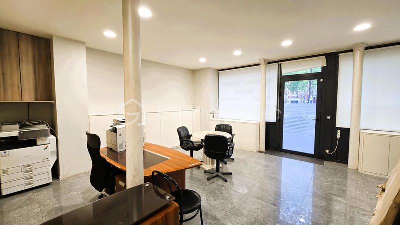Local commercial - 56 m² - 2 pièces