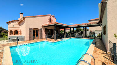 Villa - 212 m² - 8 pièces