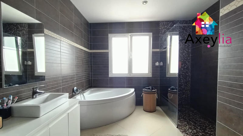 Villa - 332 m² - 11 pièces