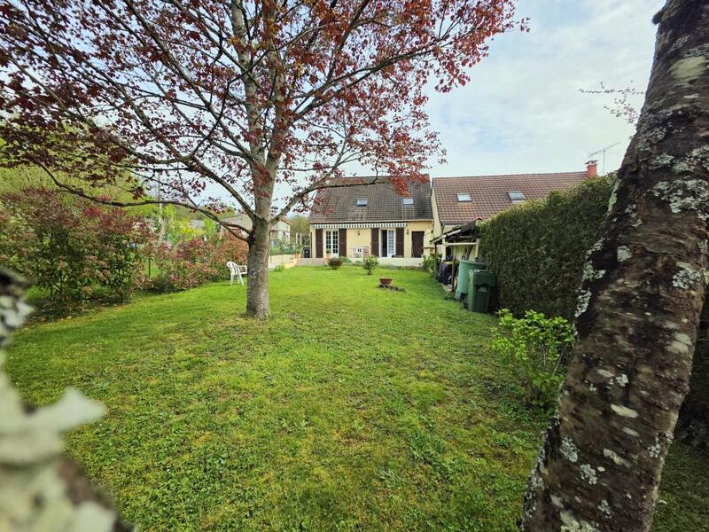 Maison - 90 m² - 5 pièces